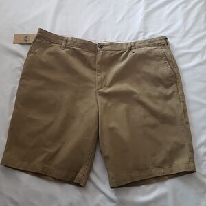 Dockers Men's size 42 khaki colored shorts new